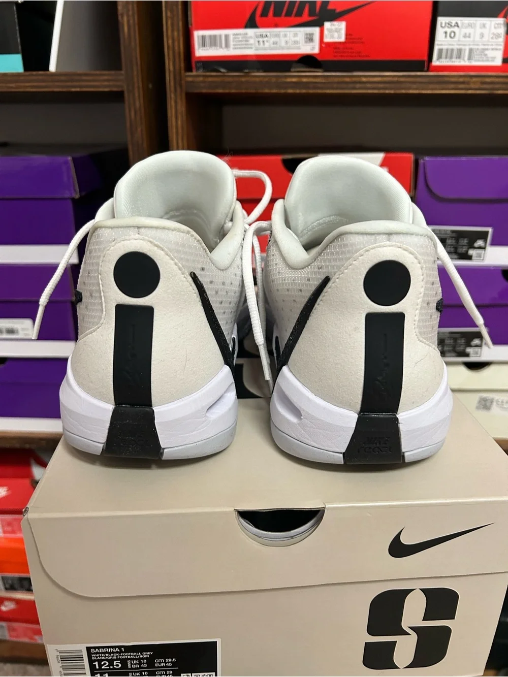 Nike Sabrina 1
